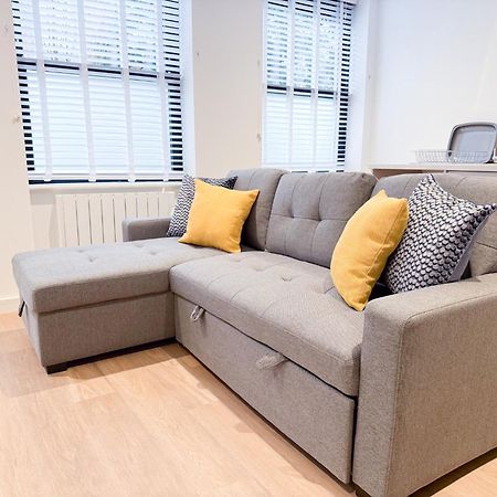 Spacious Modern 1 Bed Apartments In St Neots - Perfect For Contractors & Professionals - Free Parking - Wifi - Fully Equipped Kitchen - Smart Tv Ideal For Work Stays And Long Projects Екстер'єр фото
