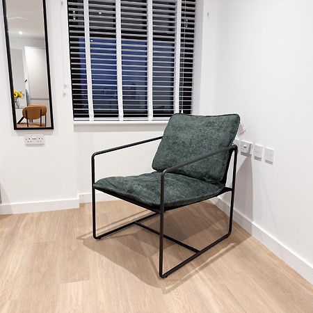 Spacious Modern 1 Bed Apartments In St Neots - Perfect For Contractors & Professionals - Free Parking - Wifi - Fully Equipped Kitchen - Smart Tv Ideal For Work Stays And Long Projects Екстер'єр фото
