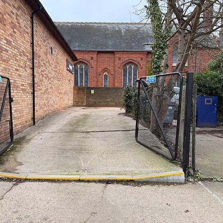 Spacious Modern 1 Bed Apartments In St Neots - Perfect For Contractors & Professionals - Free Parking - Wifi - Fully Equipped Kitchen - Smart Tv Ideal For Work Stays And Long Projects Екстер'єр фото