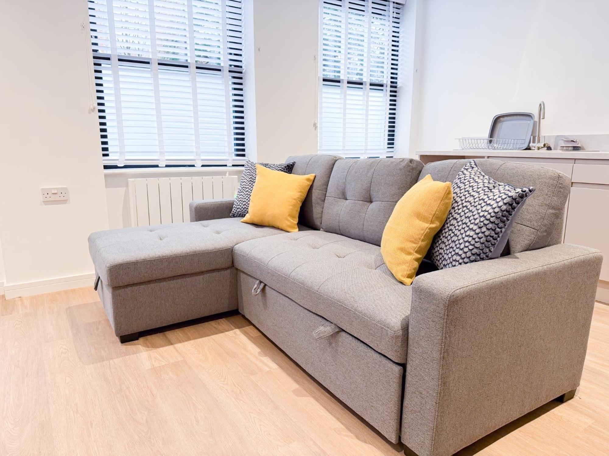 Spacious Modern 1 Bed Apartments In St Neots - Perfect For Contractors & Professionals - Free Parking - Wifi - Fully Equipped Kitchen - Smart Tv Ideal For Work Stays And Long Projects Екстер'єр фото