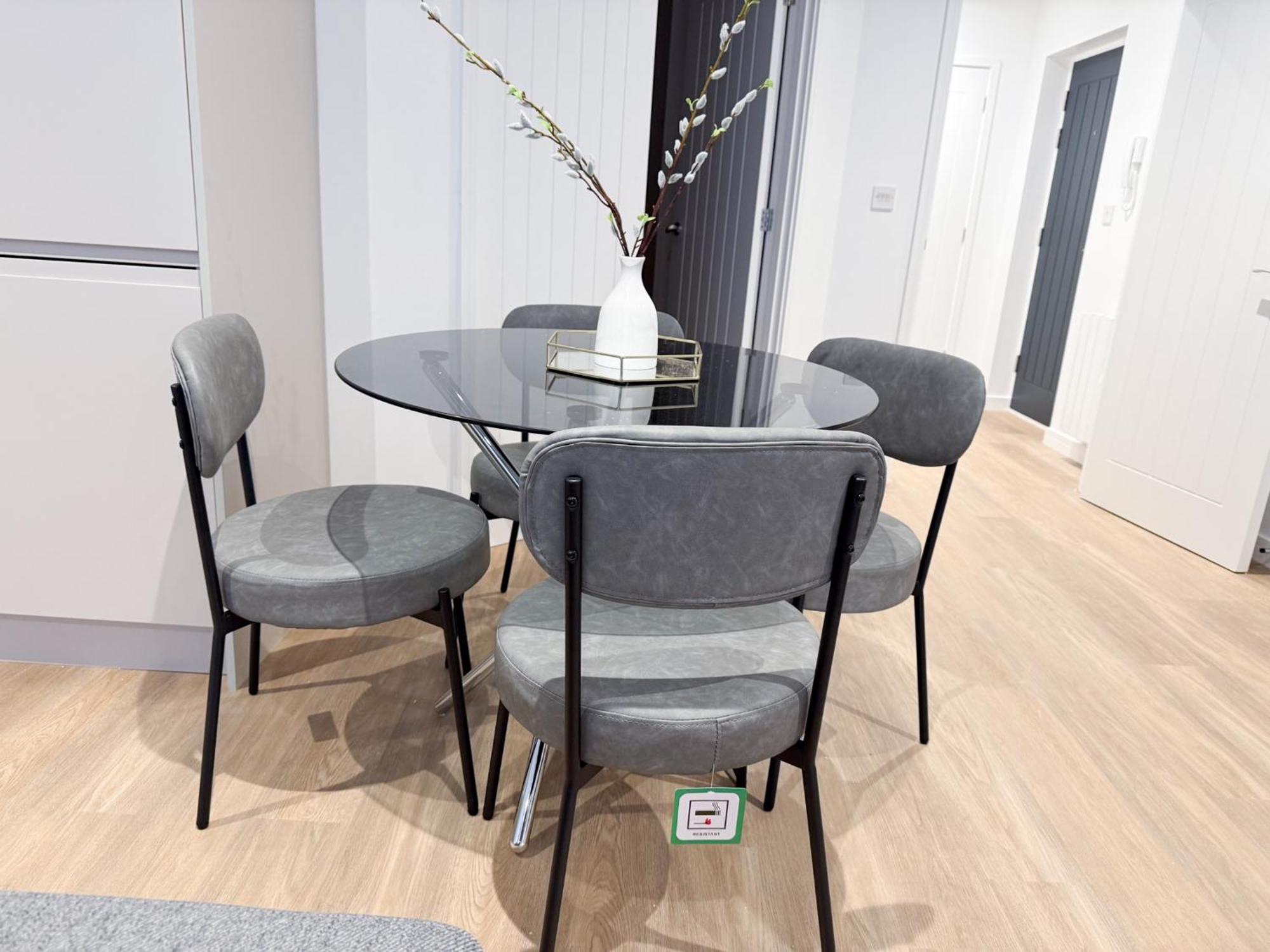 Spacious Modern 1 Bed Apartments In St Neots - Perfect For Contractors & Professionals - Free Parking - Wifi - Fully Equipped Kitchen - Smart Tv Ideal For Work Stays And Long Projects Екстер'єр фото