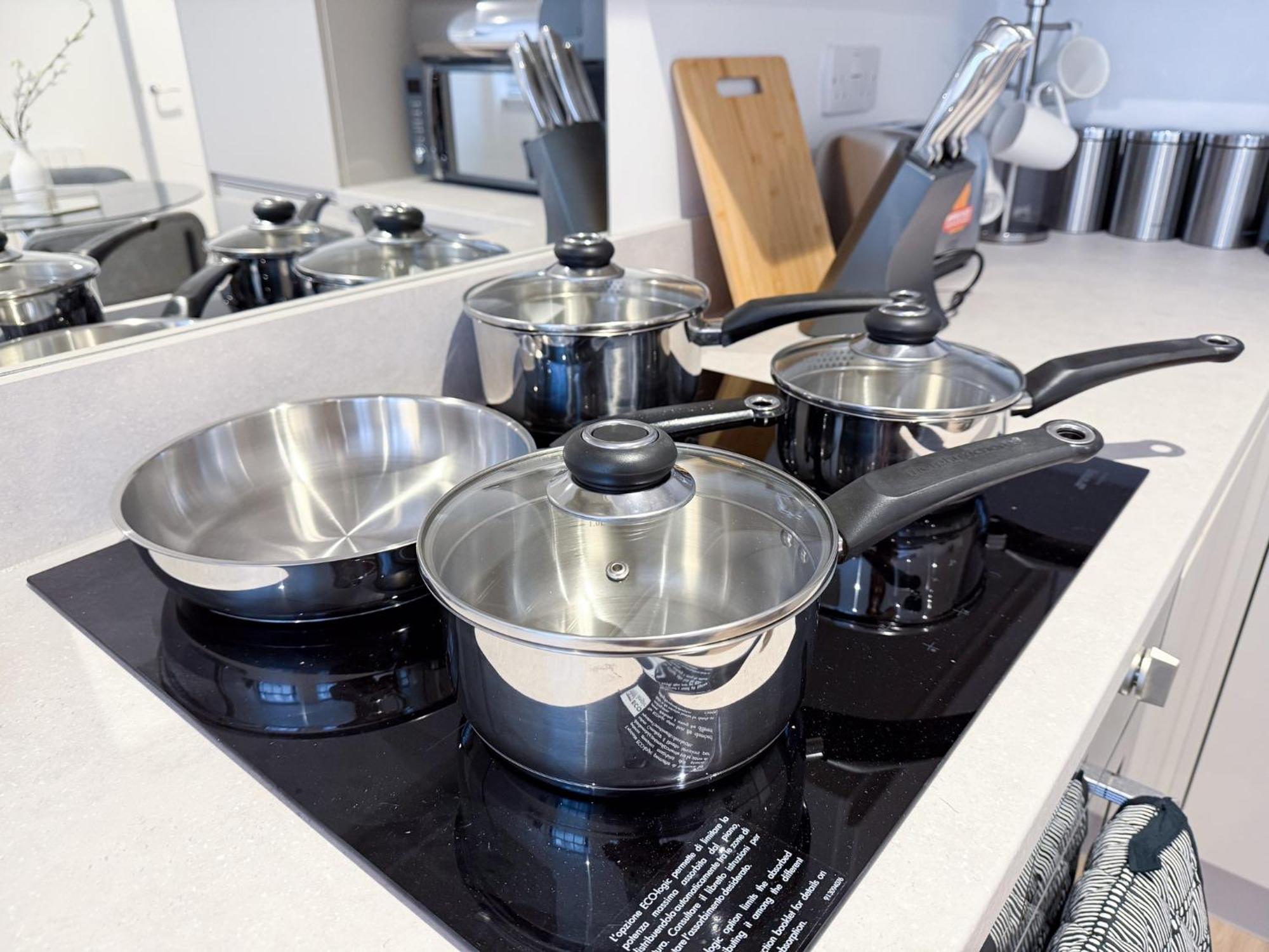 Spacious Modern 1 Bed Apartments In St Neots - Perfect For Contractors & Professionals - Free Parking - Wifi - Fully Equipped Kitchen - Smart Tv Ideal For Work Stays And Long Projects Екстер'єр фото