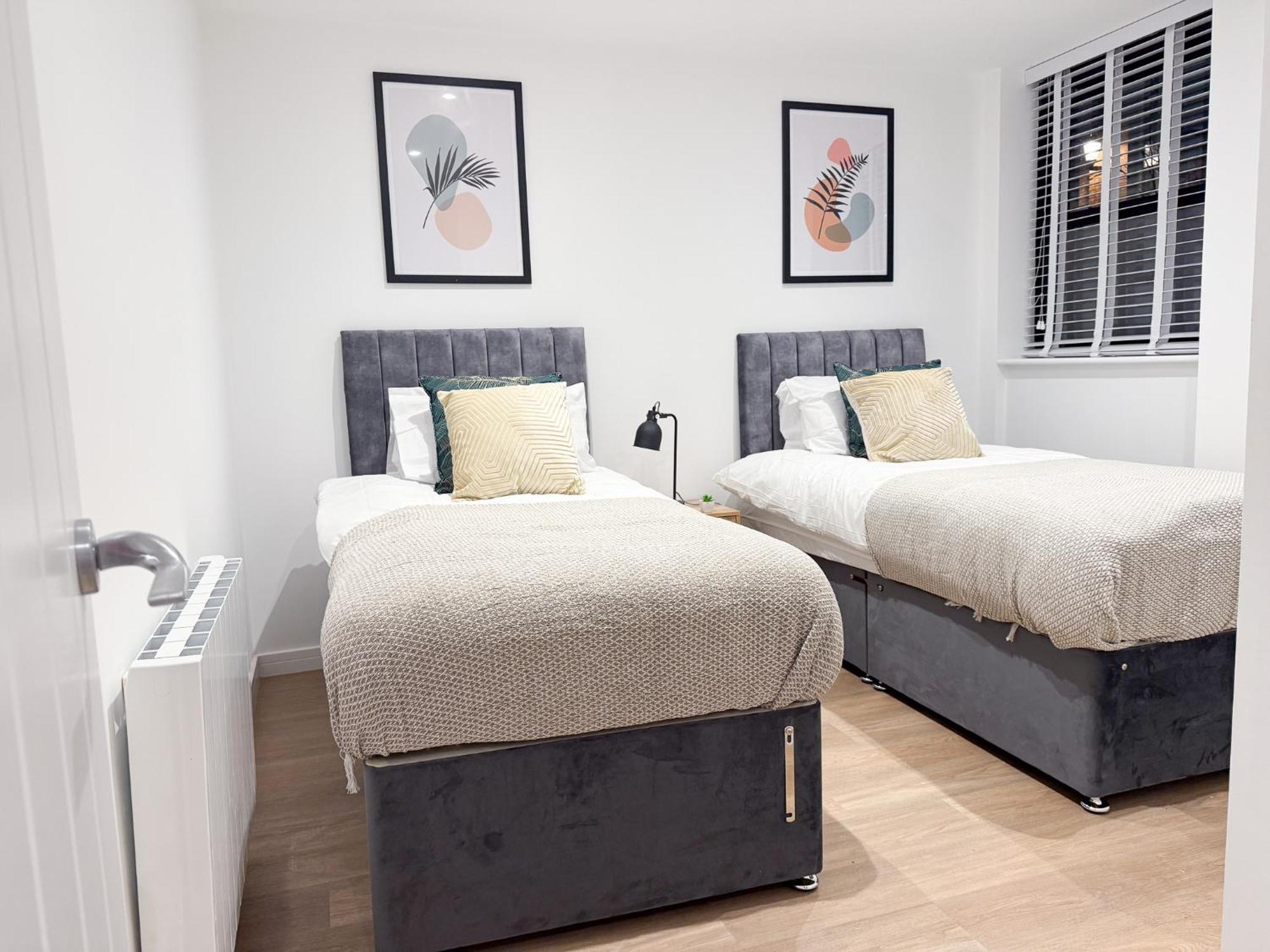 Spacious Modern 1 Bed Apartments In St Neots - Perfect For Contractors & Professionals - Free Parking - Wifi - Fully Equipped Kitchen - Smart Tv Ideal For Work Stays And Long Projects Екстер'єр фото