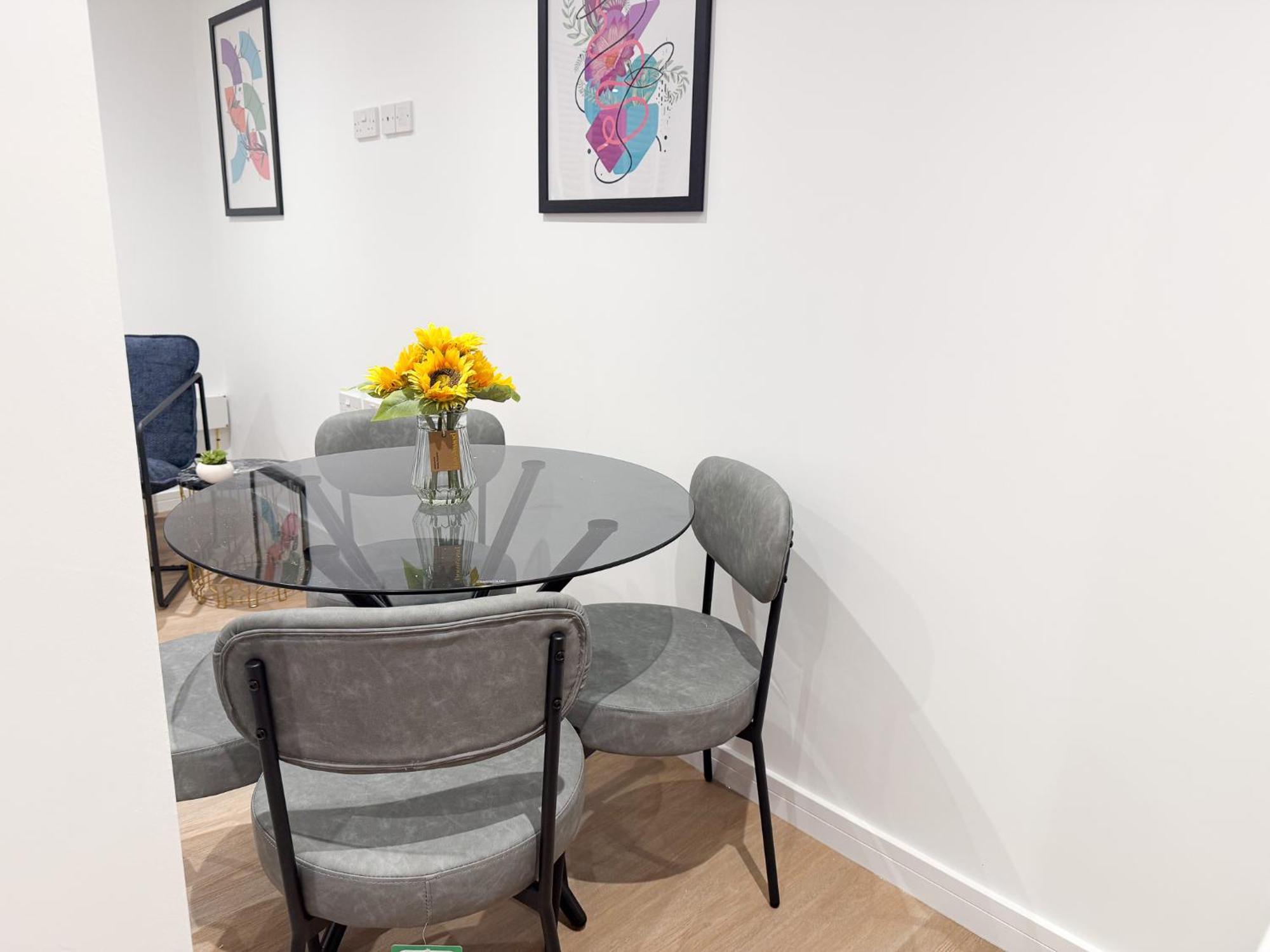 Spacious Modern 1 Bed Apartments In St Neots - Perfect For Contractors & Professionals - Free Parking - Wifi - Fully Equipped Kitchen - Smart Tv Ideal For Work Stays And Long Projects Екстер'єр фото