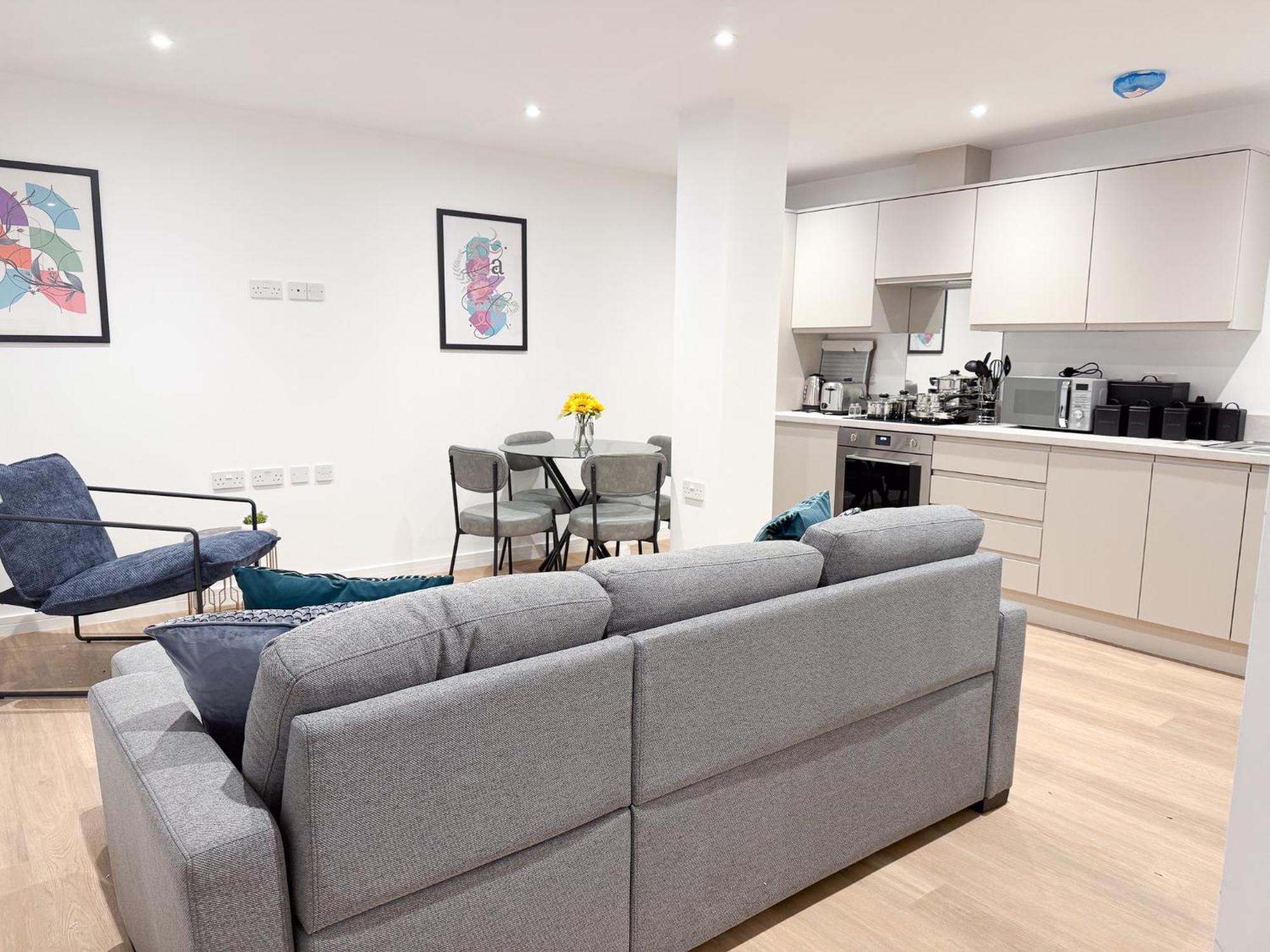 Spacious Modern 1 Bed Apartments In St Neots - Perfect For Contractors & Professionals - Free Parking - Wifi - Fully Equipped Kitchen - Smart Tv Ideal For Work Stays And Long Projects Екстер'єр фото