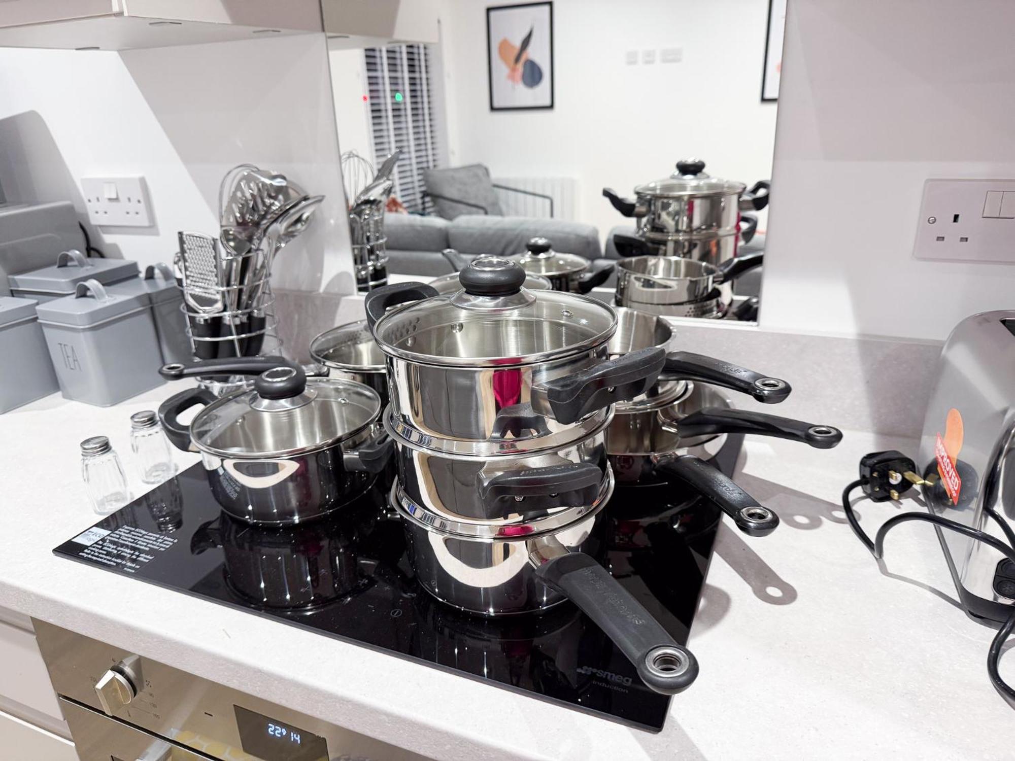 Spacious Modern 1 Bed Apartments In St Neots - Perfect For Contractors & Professionals - Free Parking - Wifi - Fully Equipped Kitchen - Smart Tv Ideal For Work Stays And Long Projects Екстер'єр фото