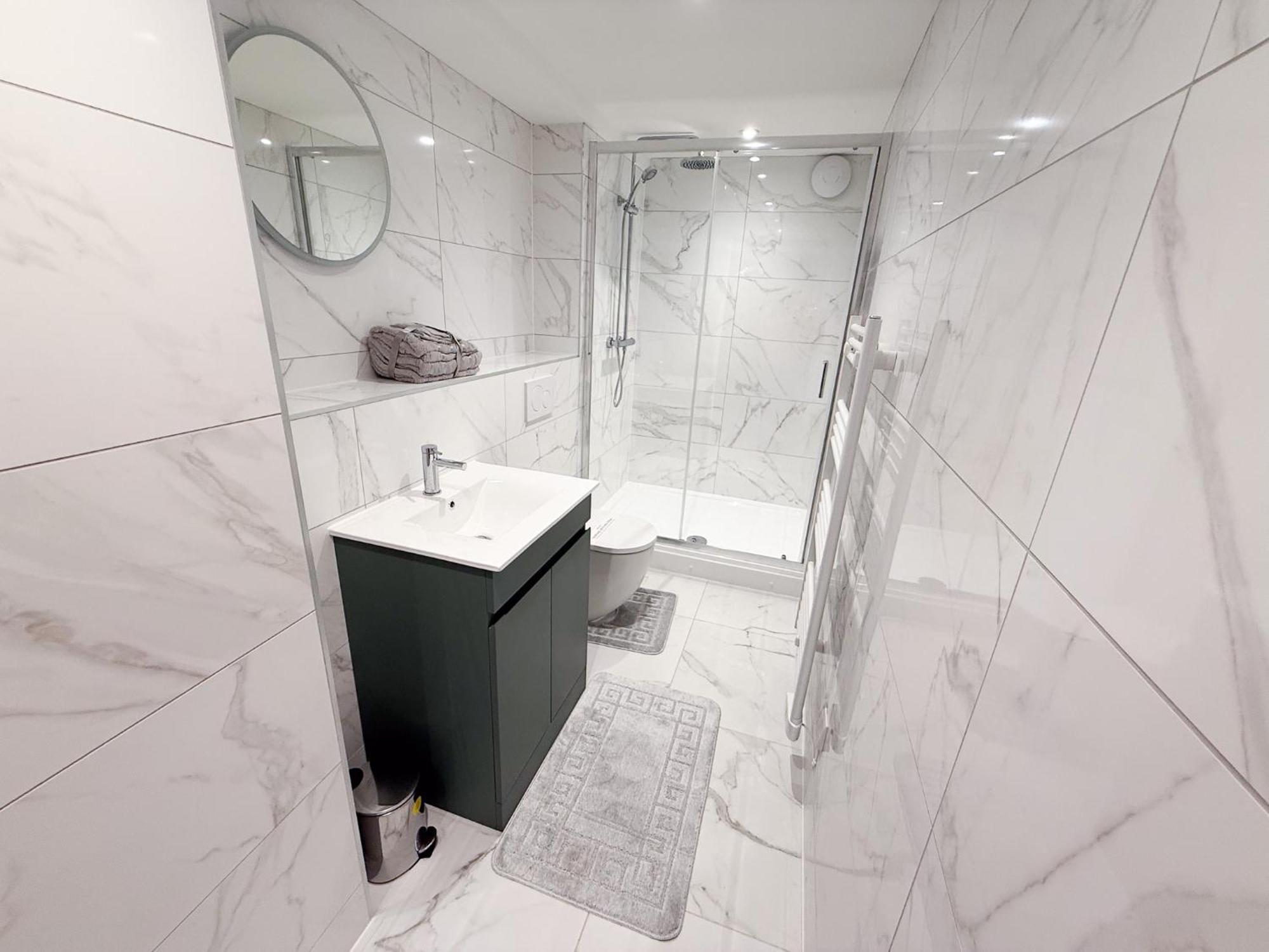 Spacious Modern 1 Bed Apartments In St Neots - Perfect For Contractors & Professionals - Free Parking - Wifi - Fully Equipped Kitchen - Smart Tv Ideal For Work Stays And Long Projects Екстер'єр фото