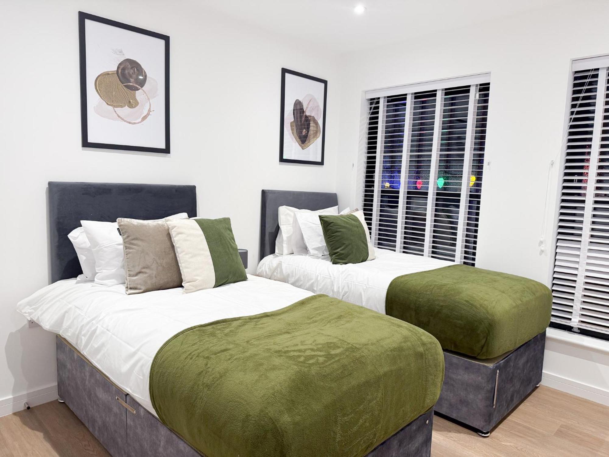 Spacious Modern 1 Bed Apartments In St Neots - Perfect For Contractors & Professionals - Free Parking - Wifi - Fully Equipped Kitchen - Smart Tv Ideal For Work Stays And Long Projects Екстер'єр фото