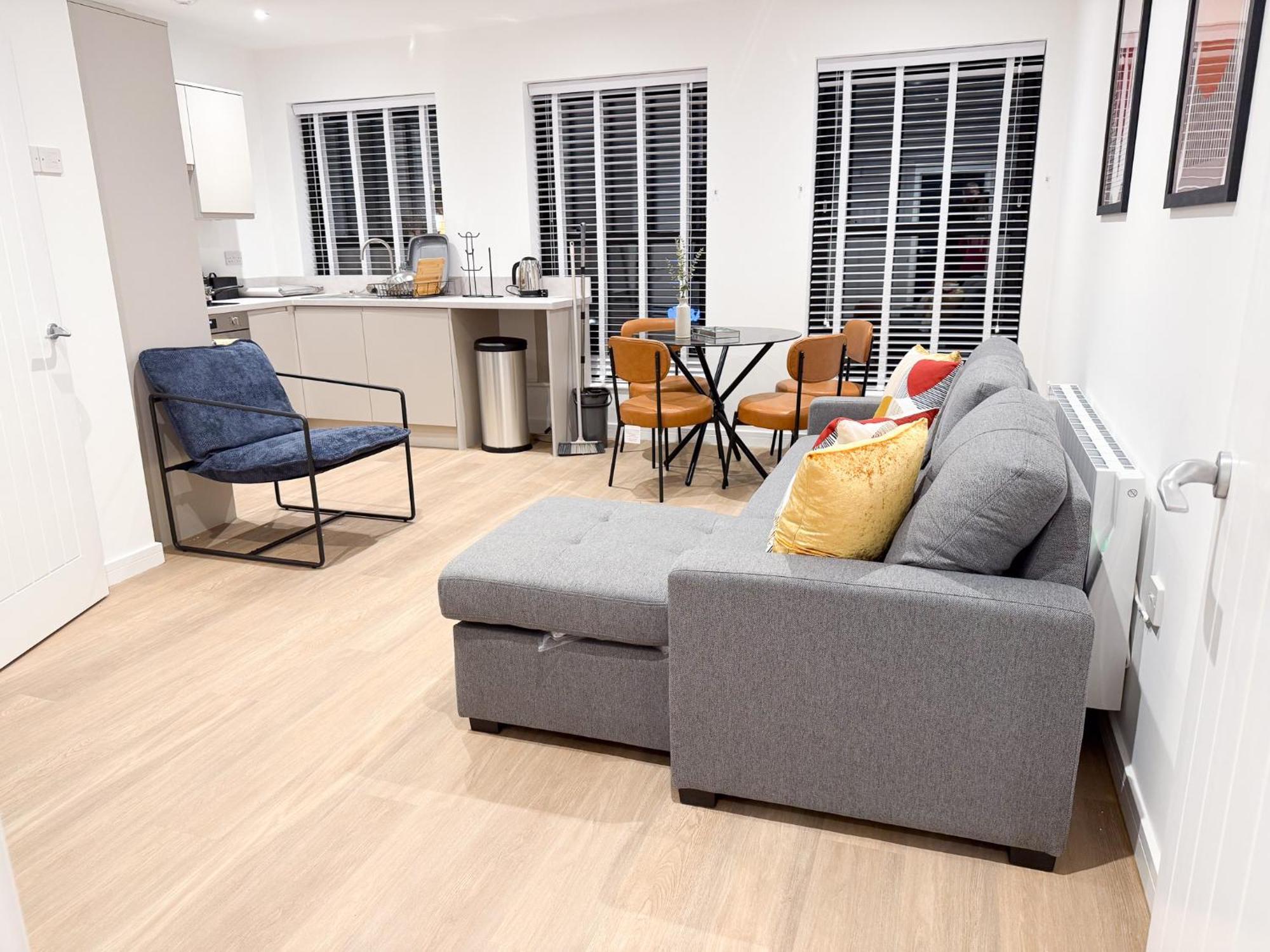 Spacious Modern 1 Bed Apartments In St Neots - Perfect For Contractors & Professionals - Free Parking - Wifi - Fully Equipped Kitchen - Smart Tv Ideal For Work Stays And Long Projects Екстер'єр фото