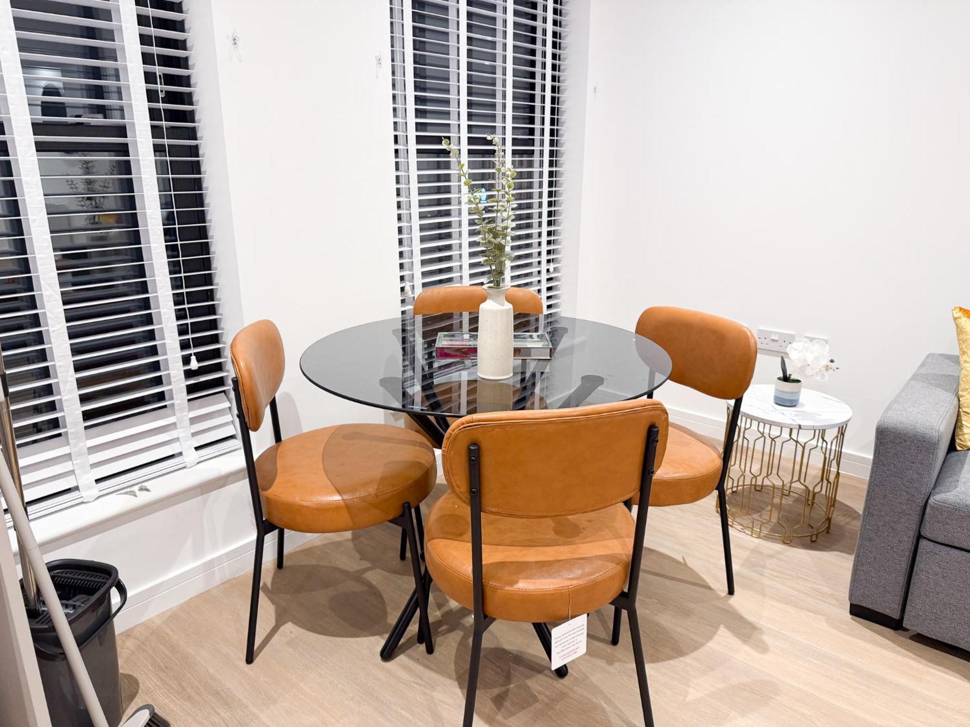Spacious Modern 1 Bed Apartments In St Neots - Perfect For Contractors & Professionals - Free Parking - Wifi - Fully Equipped Kitchen - Smart Tv Ideal For Work Stays And Long Projects Екстер'єр фото
