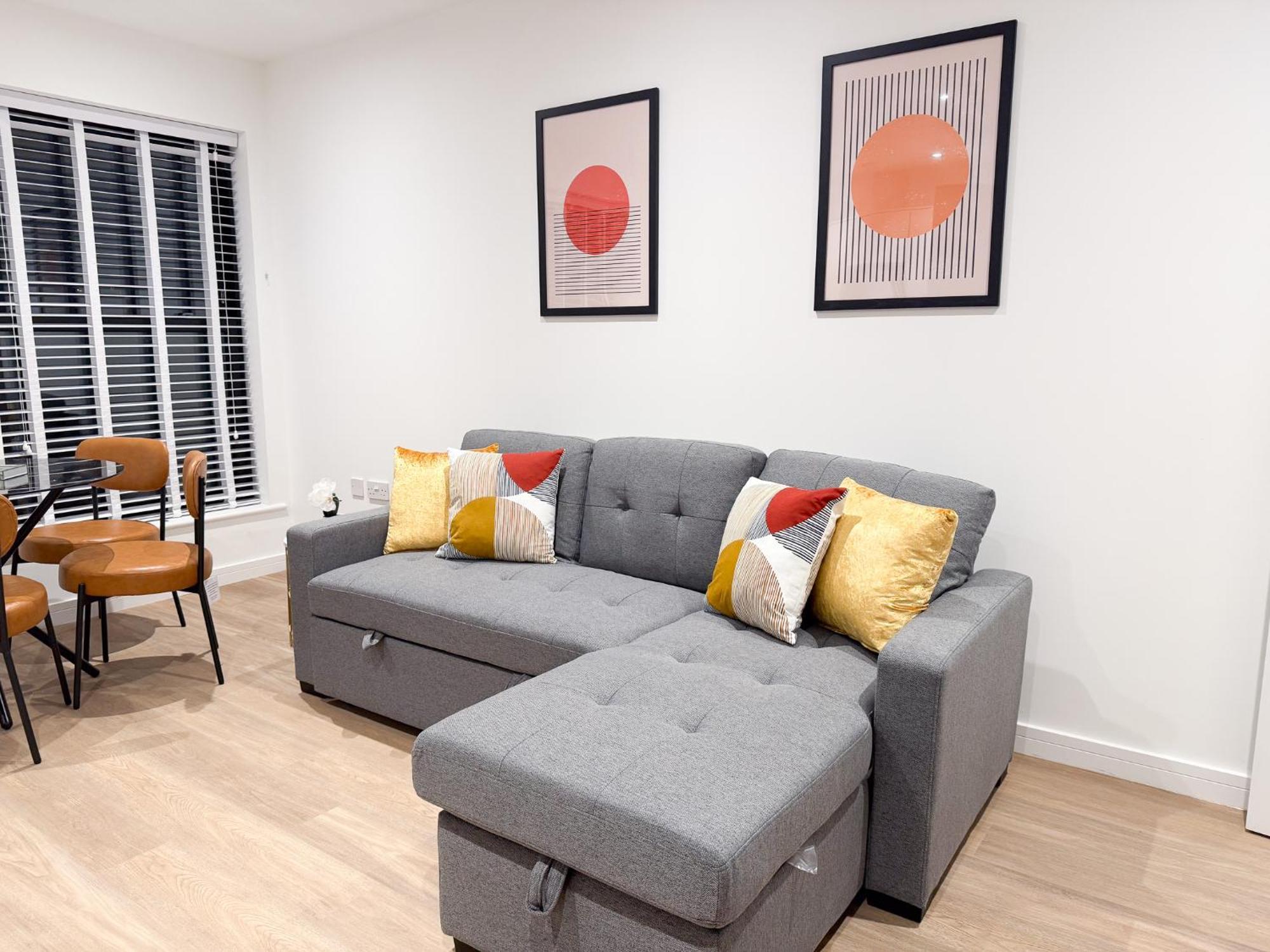 Spacious Modern 1 Bed Apartments In St Neots - Perfect For Contractors & Professionals - Free Parking - Wifi - Fully Equipped Kitchen - Smart Tv Ideal For Work Stays And Long Projects Екстер'єр фото
