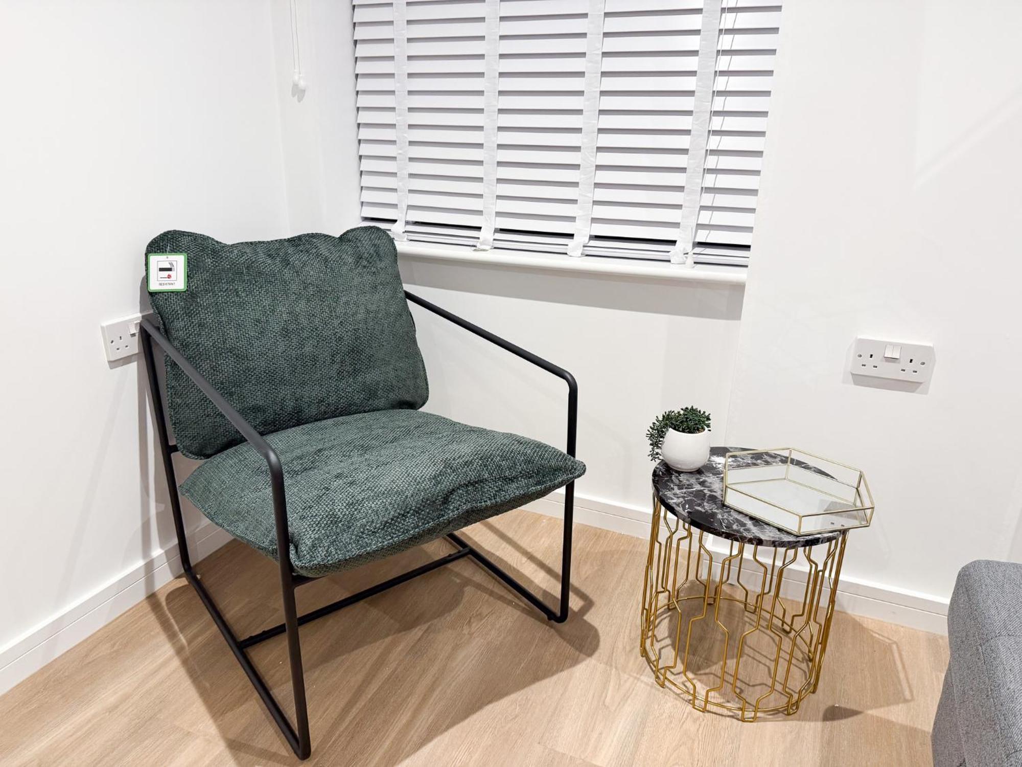 Spacious Modern 1 Bed Apartments In St Neots - Perfect For Contractors & Professionals - Free Parking - Wifi - Fully Equipped Kitchen - Smart Tv Ideal For Work Stays And Long Projects Екстер'єр фото