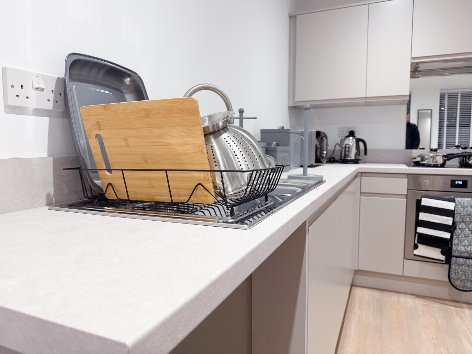Spacious Modern 1 Bed Apartments In St Neots - Perfect For Contractors & Professionals - Free Parking - Wifi - Fully Equipped Kitchen - Smart Tv Ideal For Work Stays And Long Projects Екстер'єр фото