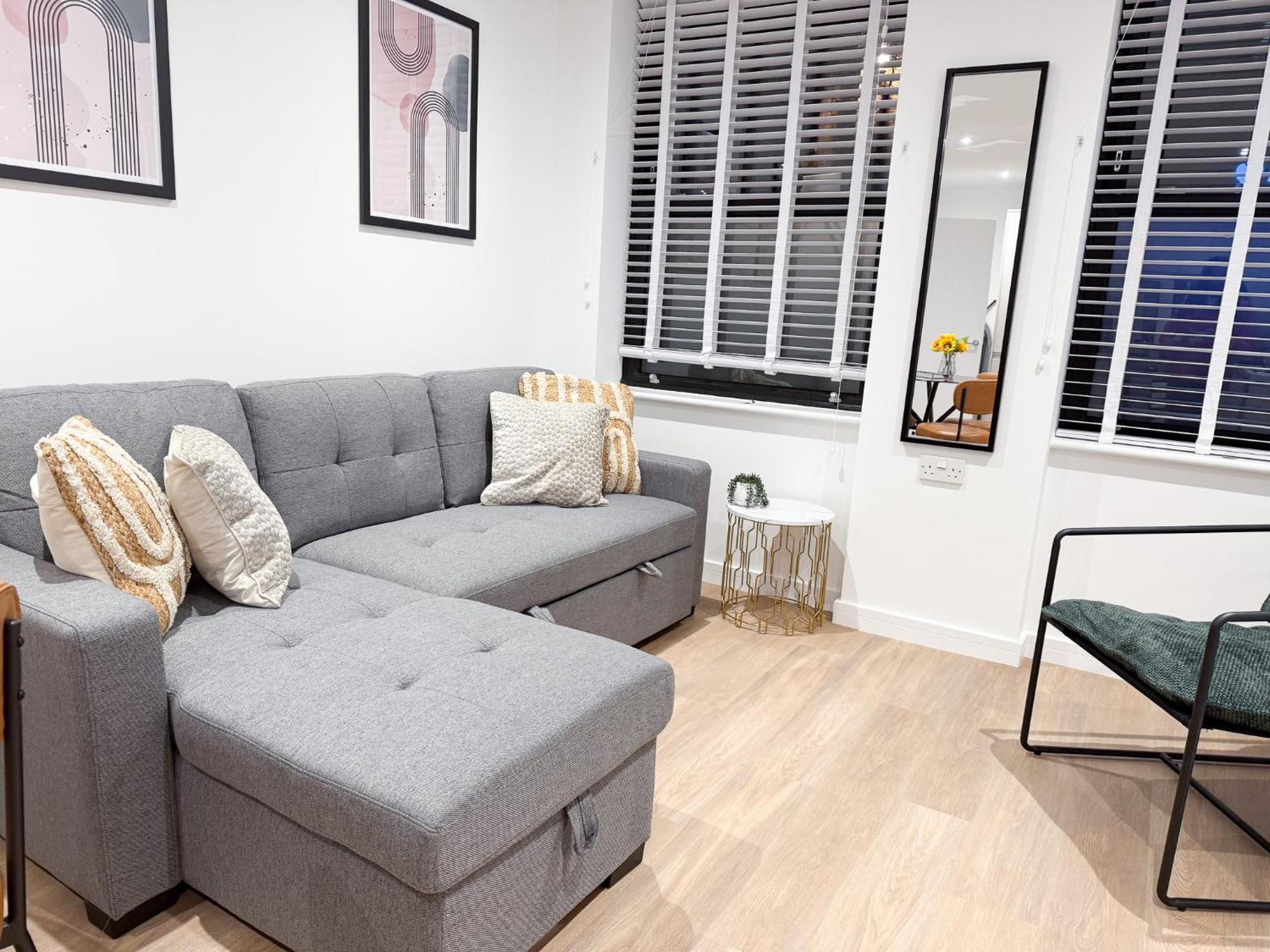 Spacious Modern 1 Bed Apartments In St Neots - Perfect For Contractors & Professionals - Free Parking - Wifi - Fully Equipped Kitchen - Smart Tv Ideal For Work Stays And Long Projects Екстер'єр фото