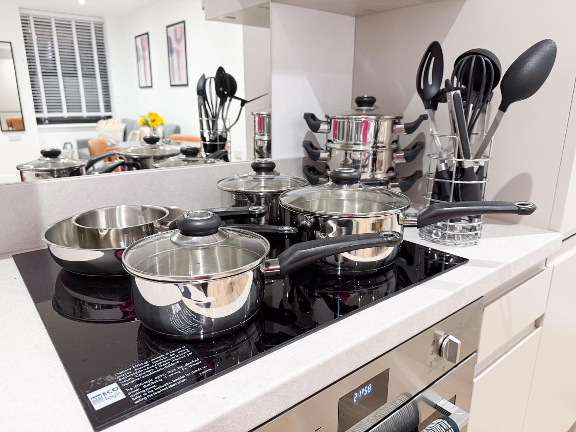 Spacious Modern 1 Bed Apartments In St Neots - Perfect For Contractors & Professionals - Free Parking - Wifi - Fully Equipped Kitchen - Smart Tv Ideal For Work Stays And Long Projects Екстер'єр фото